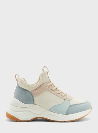 Kralove Low Top Sneakers