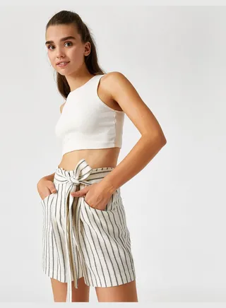 Drawstring Pocket Detail Striped High Rise Shorts
