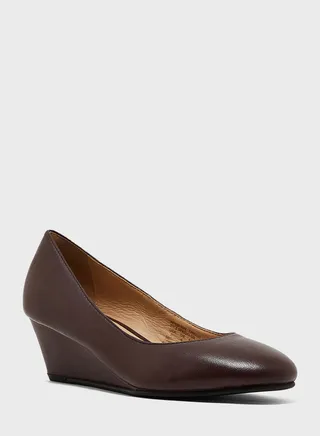 Round Toe Wedge Pumps