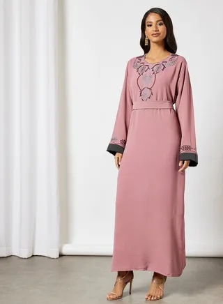 Jalabiya With Floral Embroidery And Belt