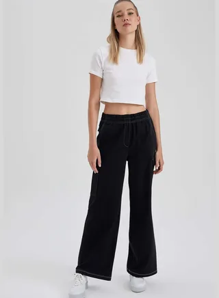 Woman Straight Knitted Trousers