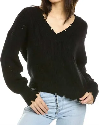 Distressed Shaker V Neck Sweater in Black