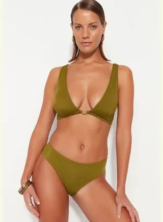 Green Triangle Accessorized Bikini Top TBESS23BU00259