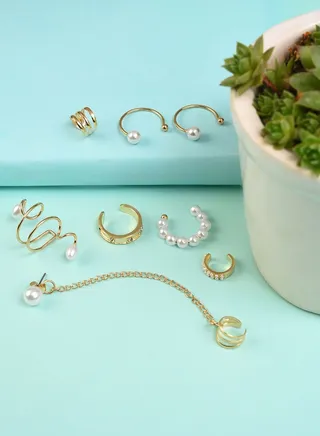 Pack of 8 Gold Plated Pearls Stud