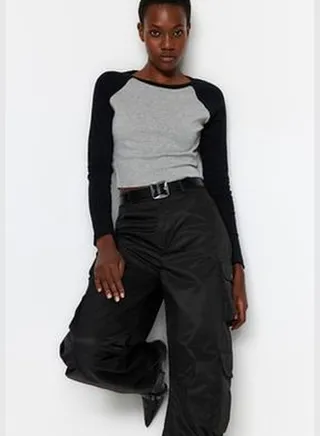 Gray Raglan Sleeve Rib Fitted/Slippery Crop Knitted T-Shirt