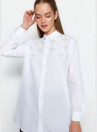 Stone Detailed Woven Shirt in White Size TCTAW24TG00029