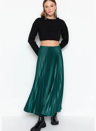 Emerald Green Pleated Maxi Knitted Skirt TWOSS24ET00041