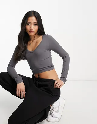 Stradivarius v neck ribbed top in charcoal