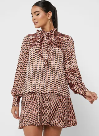 Tie-up Neck Blouse