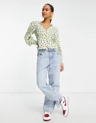 Glamorous v neck button front blouse in mint berry print