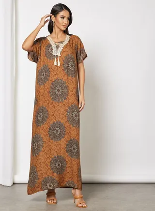 Jalabiya In Abstract Print With Lace And Tassel Embellishments