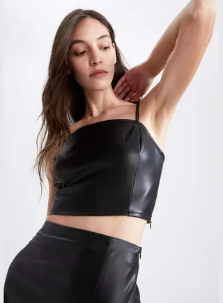 Woman Strappy Strappy Woven Sleeveless Blouse