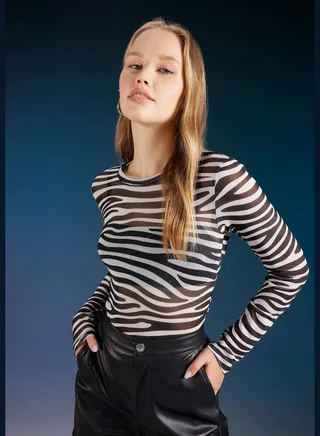 Woman Knitted Long Sleeve T-Shirt