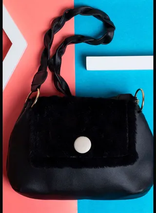 Solid Magnet Lock Hand Bag with Handle detail