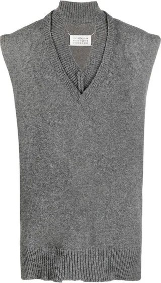 V-neck sleeveless knitted jumper