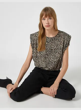 Shoulder Pad Leopard Patterned Short Sleeve T-Shirt