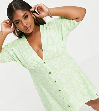 ASOS DESIGN Curve tea dress with horn buttons in green daisy print