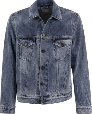 Denim jacket in washed-out blue to give the garment a worn effect. Patch pockets on the chest and stitching on the bust for a slim effect.