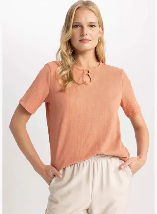Woman Crew Neck Knitted Short Sleeve T-Shirt