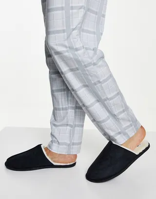 ASOS DESIGN slip on slippers in black with cream faux fur lining