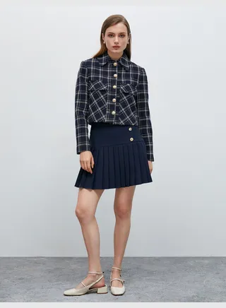 Lapel Collar Buttoned Crop Jacket