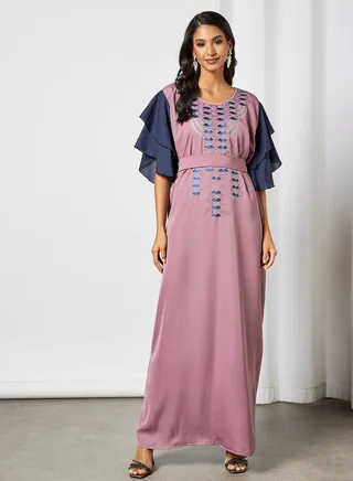 Jalabiya With Fan Like Shaped Embroidery In Long Sleeves