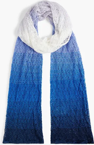 Dégradé crochet-knit scarf