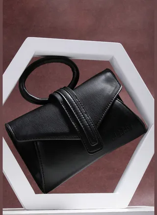 Solid Magnet Lock Hand Bag with Handle detail