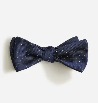 Silk bow tie in regent dot