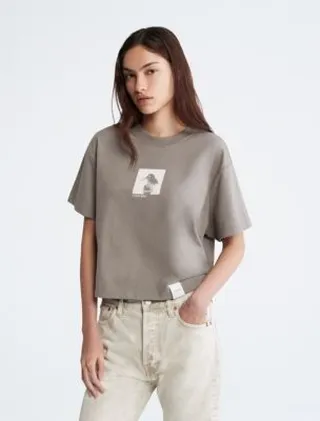 Standards Cropped Twirl Graphic Crewneck T-Shirt