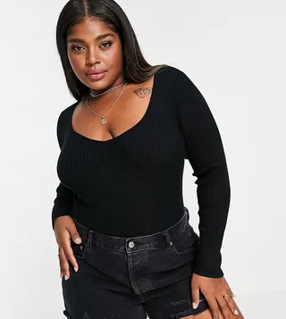 Vero Moda Curve knit top with v neck in cream