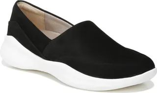 Ease Womens Leather Comfort Slip-On Sneakers