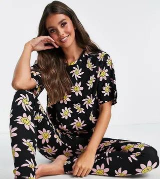 ASOS DESIGN Tall wavy daisy oversized tee & leggings pajama set in black