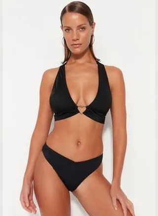 Black Triangle Accessorized Bikini Top TBESS23BU00328