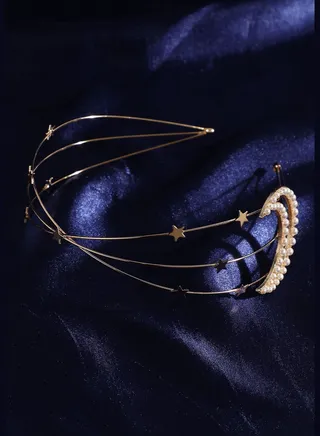 Trendy Pearls Western Wear Hair Band For Women