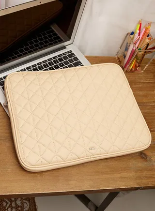 Cover G-- Quark