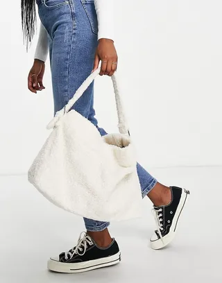 Glamorous slouchy shoulder bag in cream teddy fur