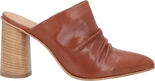 Mules & Clogs Brown