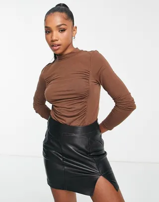 Pieces Finta ruched jersey top in brown