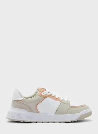 Breezey Low Top Sneakers