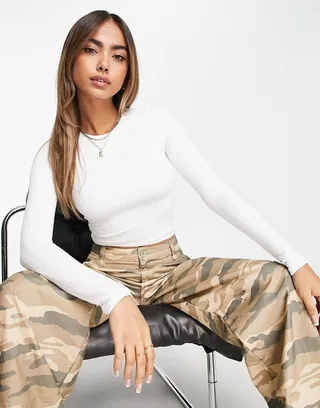 Stradivarius large ribbed top in white