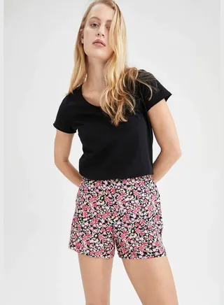 Woman Woven Short