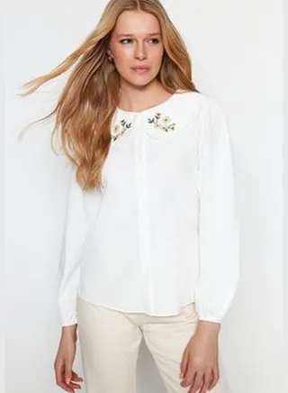 Ecru Collar Embroidery Detail Woven Shirt TWOSS23GO00009