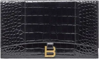 Hourglass flat pouch with flap