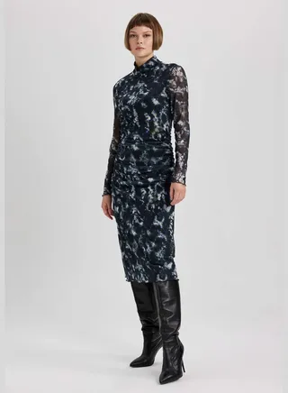 Woman Mock Neck Long Sleeve Knitted Dress