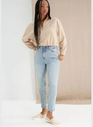 Light Blue More Sustainable High Waist Slim Mom Jeans TWOAW24JE00065
