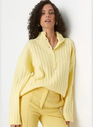 Yellow Wide Fit Soft Textured Stand-Up Collar Knitwear Sweater TWOAW21KZ0783