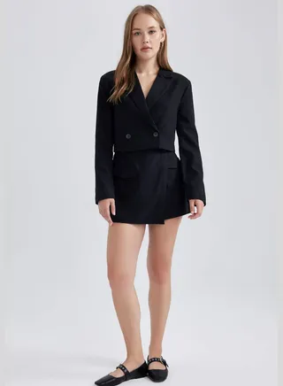 Woman Woven Short