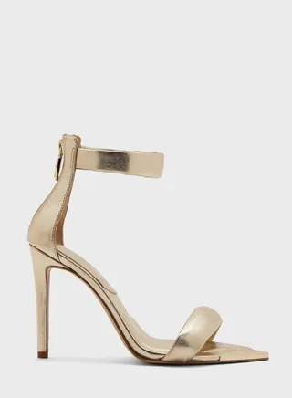 Contesa Sandals