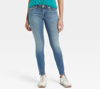 Women's Mid-Rise Curvy Fit Skinny Jeans - Universal Thread™ Medium Wash 0
